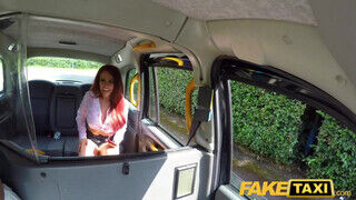 Jennifer Keelings a gigászi mellű milf élvezi ha a taxis krapek jól megdugja a hátsó ülésen