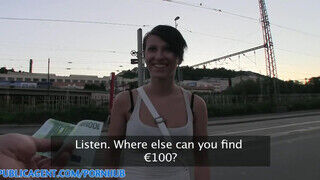 Emylia Argan a szajha turista egy kicsike pénzért simán kefél
