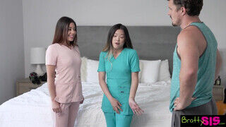 Lulu Chu és Xxlayna Marie a tinédzser ápolók édeshármasban kúrnak a csávóval