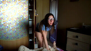 Tini tinédzser pipi kora reggeli ébresztés után szopja a pasiját - Szexbalvany