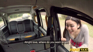 Rae Lil Black a szilikon cickós szoknyás ázsiai lotyó imád a taxiban kettyinteni - Szexbalvany