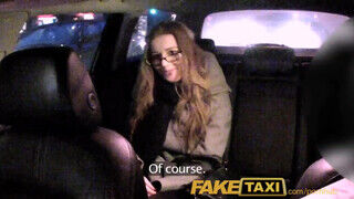 Alexis Crystal a perverz tini fiatal csajszi élvezi a taxiban dugást - Szexbalvany