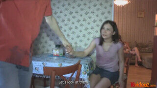Tinédzser amatőr orosz fiatal párok gruppenbe kefélnek - Szexbalvany