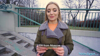 Caty Kiss az orosz fiatal szajha a pornó ügynök faszát szopja - Szexbalvany