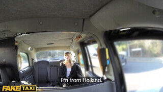 Vadító fiatalos világos szőke holland milf mami a taxiban kúr - Szexbalvany