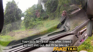 Samantha Jolie  a világos szőke milf bekapja a taxis faszát egy ingyen fuvarért - Szexbalvany