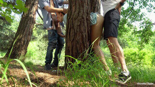 Ketten dugják a tini amatőr világos szőke lányt az erdőben - Szexbalvany
