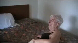 80 éves nagyi élvezi a tini faszt - Szexbalvany