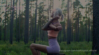 Sportos amatőr tinédzser kisasszony cerkát szop az erdőben - Szexbalvany