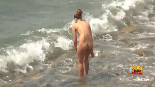 Amatőr nudista swinger gangbang a parton - Szexbalvany