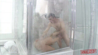 Cameron Canada a tinédzser kitetovált világos szőke fiatal leányzó a fürdőben ánuszba rakva - Szexbalvany