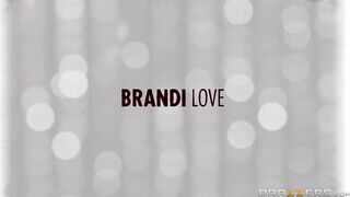 Brandi Love a formás csöcsös világos szőke milf meglovagolja a péniszt - Szexbalvany