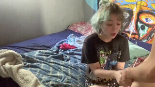 Tinédzser hippi fiatal kisasszony imádja ha a pasasa a pináját telespriccelni forró spermával - Szexbalvany