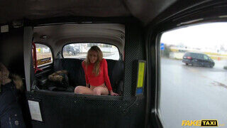 Angel Emily a tini tinédzser kiscsaj egy jót kúrel a taxiban - Szexbalvany