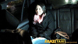 Fiatal nőci nem tud fizetni a taxisnak ezért inkább kufircol vele - Szexbalvany