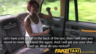 Jasmine Webb a csöcsös fekete szuka a taxiban közösül