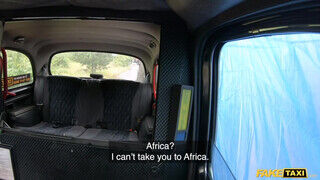 Zaawaadi az afroamerikai fiatal bulkesz lovagol a faszon a taxiban - Szexbalvany
