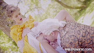 Tiffany Tatum a borotvált cunis kicsike tőgyes megbaszott hercegnő - Szexbalvany