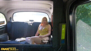 Kiara Lord a vörös hajú orbitális cickós magyar tinédzser a taxiban baszik - Szexbalvany