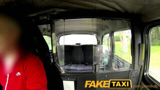 Jess West a kolosszális kannás tinédzser csaj élvezi a taxis farkát - Szexbalvany