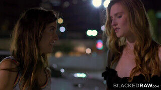 Ashley Lane és Abbie Maley a biszex fiatal barinők fekete manussal kúrnak - Szexbalvany