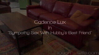 Cadence Lux a karcsú tinédzser háziasszony fiatalabb kukacot akar - Szexbalvany