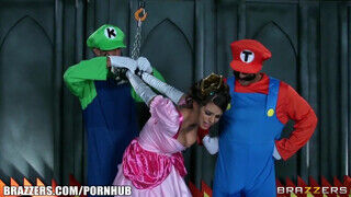Szuper Mario és Luigi leteszteli a méretes didkós hercegnőt mielőtt megmentené - Szexbalvany