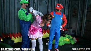 Szuper Mario és Luigi leteszteli a méretes didkós hercegnőt mielőtt megmentené