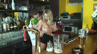 Teljes olasz erotikus videó ahol az étteremben jókat dugnak - Szexbalvany