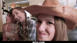 Három perverz tini texasi cowgirl picsa reszel egy jót - Szexbalvany