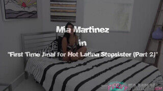 Mia Martinez a pici édes, aki bevállalja a nevelő tesójával - Szexbalvany