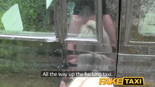 A taxisofőr kolosszális faszára vágyik a kisasszony - Szexbalvany