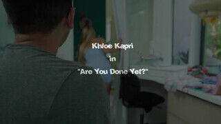 Khloe Kapri a ellenállhatatlan nevelő pipi tesó egy jót kúr az öcskössel - Szexbalvany