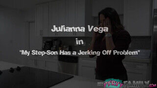 Julianna Vega a termetes popsikás csöcsös mostoha anya felajzott a nevelő fiára - Szexbalvany