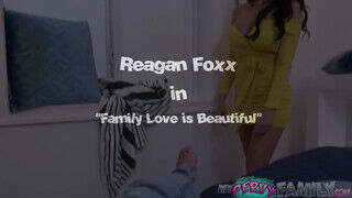 Reagan Foxx a szeretkezni akaró mostoha anya ki volt már éhezve a nevelő fia faszára - Szexbalvany