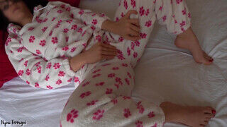 Pizsamás csöcsös orosz barinő bekúrva kora reggel - Szexbalvany