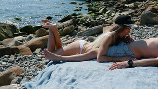 Világos Szőke amatőr bikinis barinő a tengerparton szop - Szexbalvany