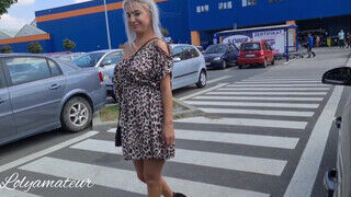 Ikea parkolóba leszopja a hímtagot a bazinagy tőgyes perverz asszony - Szexbalvany