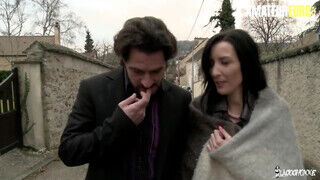 Tania Kiss a karcsú francia milf kipróbálja milyen amikor ketten kufircolják meg egyszerre - Szexbalvany