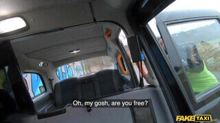 Ebony Mystique az óriás cicis fekete milf kedvet kapott egy baszáshoz a taxissal - Szexbalvany