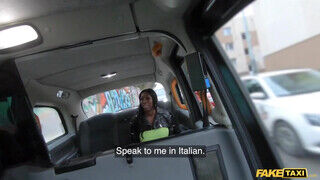 Ebony Mystique az óriás cicis fekete milf kedvet kapott egy baszáshoz a taxissal - Szexbalvany