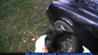 Amatőr fekete hajú sovány bige megrakva a kocsiban - Szexbalvany