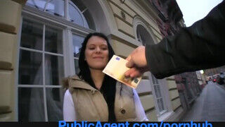 Rebecca a sovány fekete hajú kis csaj pénzért baszik - Szexbalvany