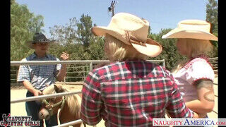 Brooke Haven és Emma Heart a bájos cowgirl milfek édeshármasban kamagyolnak - Szexbalvany