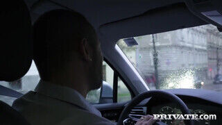 Alexis Crystal és Katy Rose édeshármasban kamagyolnak a taxis pasassal - Szexbalvany