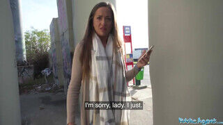 Lara Lee a kicsike mellű angol milf felszedve az utcán - Szexbalvany