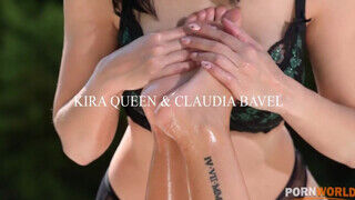 Kira Queen és Claudia Bavel a bazinagy mellű biszex csajok édeshármasban szexelnek - Szexbalvany