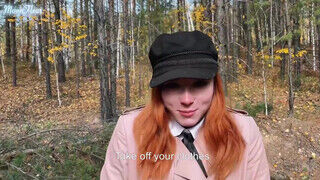 MoonFleur a vörös hajú fiatalasszony megkúrelva az erdőben - Szexbalvany