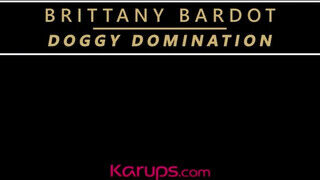 Brittany Bardot a perverz szöszi milf fenék nyílásba reszelve - Szexbalvany