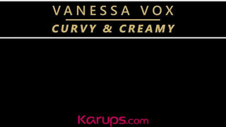 Vanessa Vox a tetkós cigó milf kényezteti a punciját - Szexbalvany